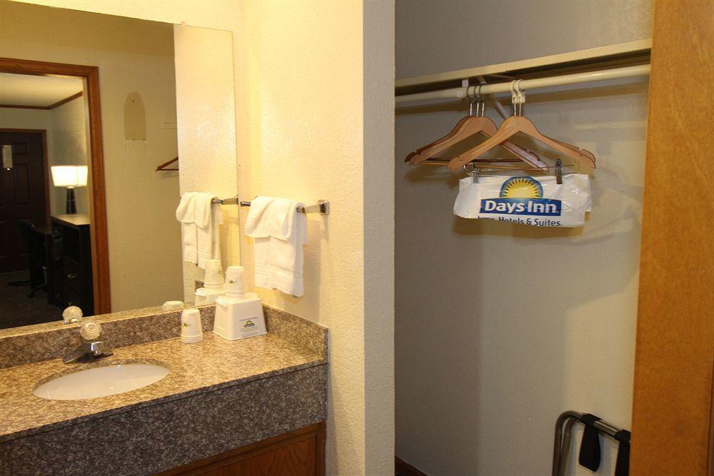 Days Inn Kansas City-Worlds Of Fun Esterno foto