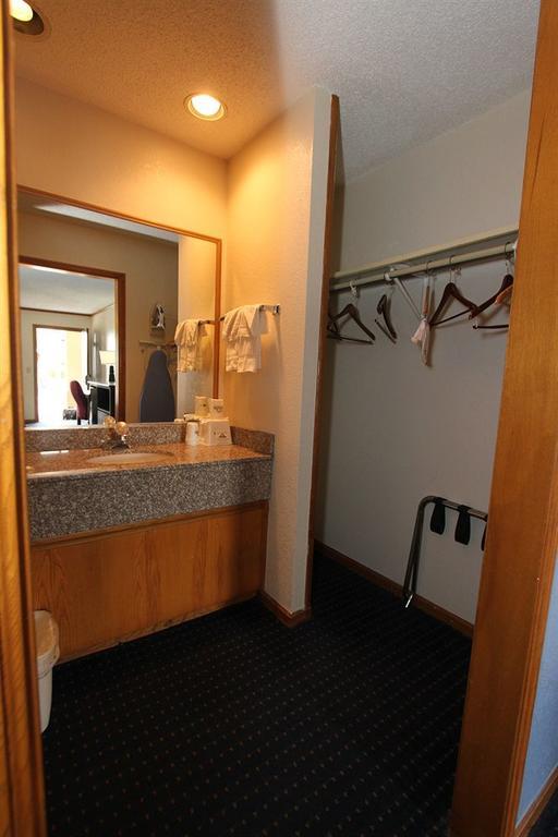 Days Inn Kansas City-Worlds Of Fun Esterno foto