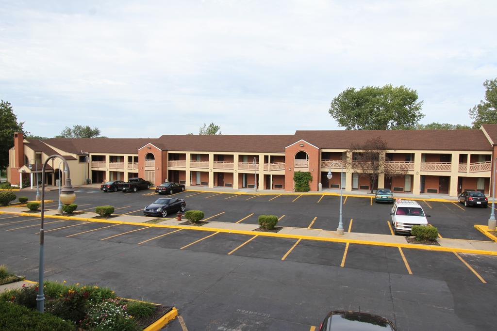 Days Inn Kansas City-Worlds Of Fun Esterno foto