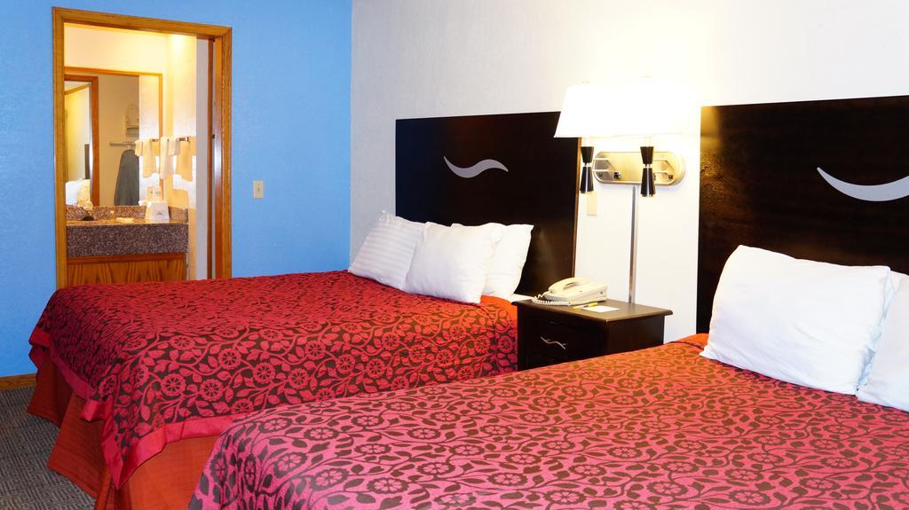 Days Inn Kansas City-Worlds Of Fun Esterno foto