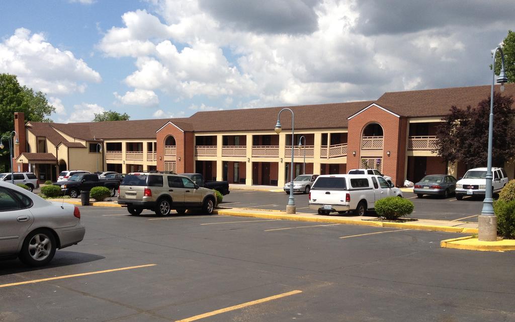 Days Inn Kansas City-Worlds Of Fun Esterno foto