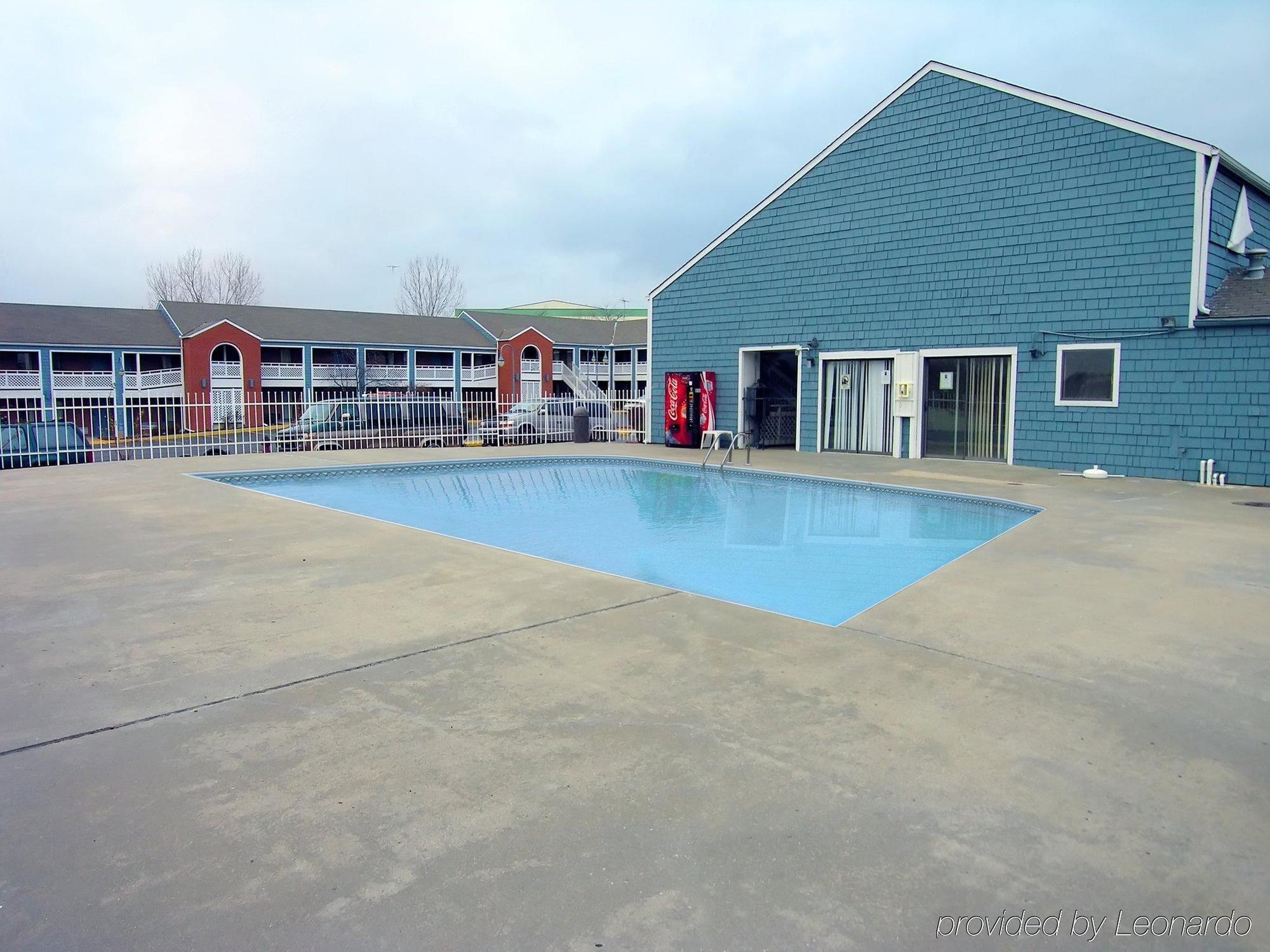 Days Inn Kansas City-Worlds Of Fun Esterno foto