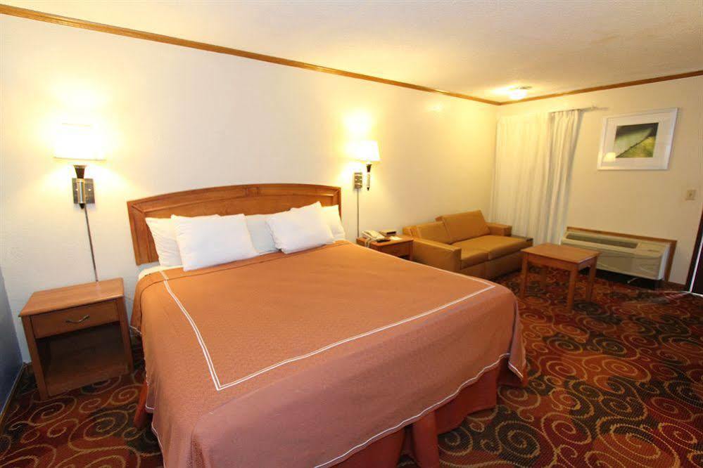 Days Inn Kansas City-Worlds Of Fun Esterno foto