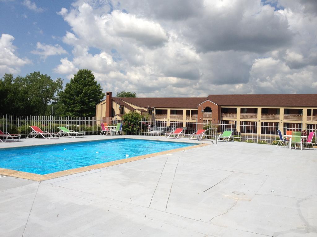 Days Inn Kansas City-Worlds Of Fun Esterno foto